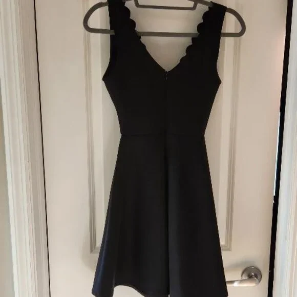Aqua Black Scalloped V-neck Mini Dress XS - Picture 3 of 6